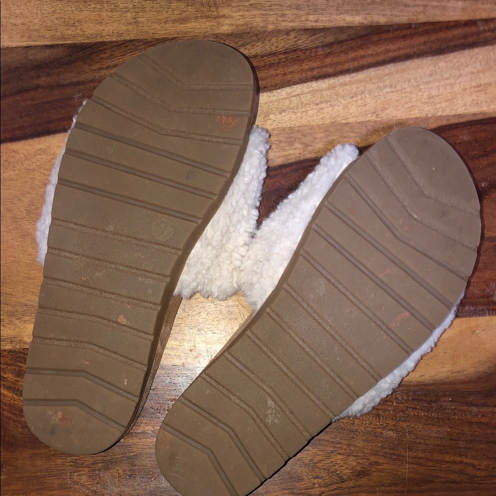 VGUC stars above Cream Faux-Shearling Slide Sandals - Picture 3 of 8